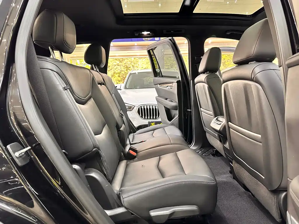 Cadillac XT6 2022 — фото 13