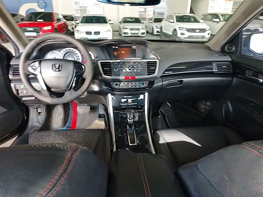 Honda Accord 2017 — фото 10