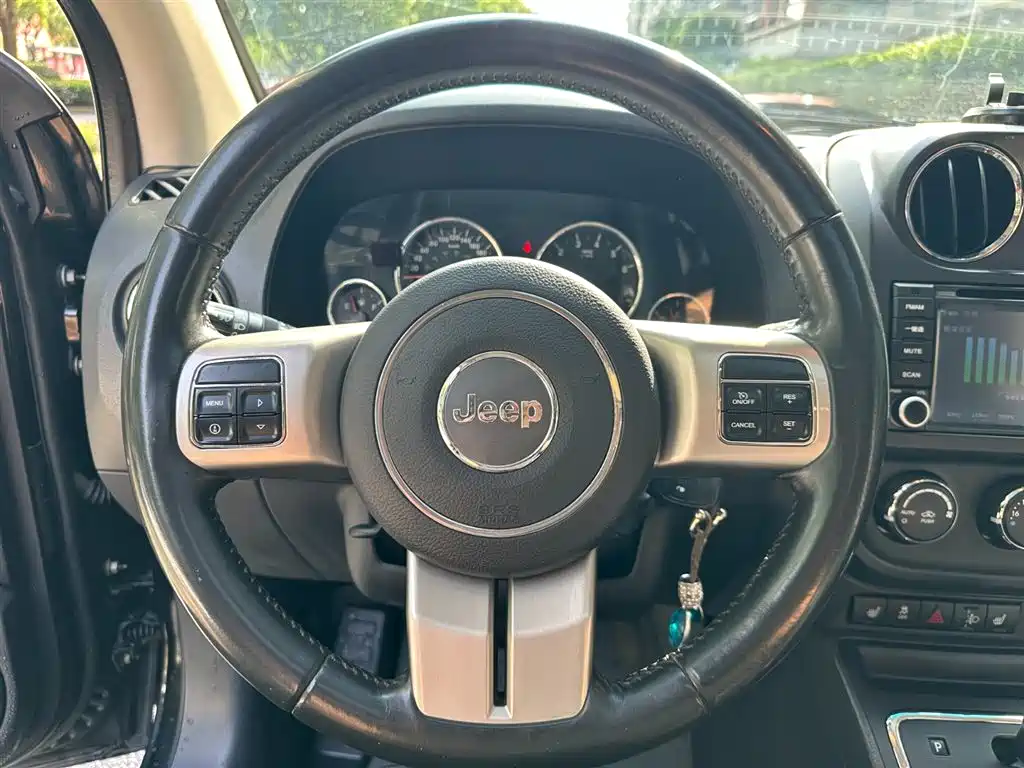 Jeep Compass 2011 — фото 13