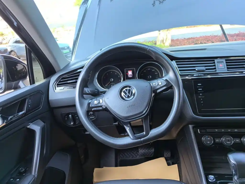 Volkswagen Tiguan L 2021 — фото 11