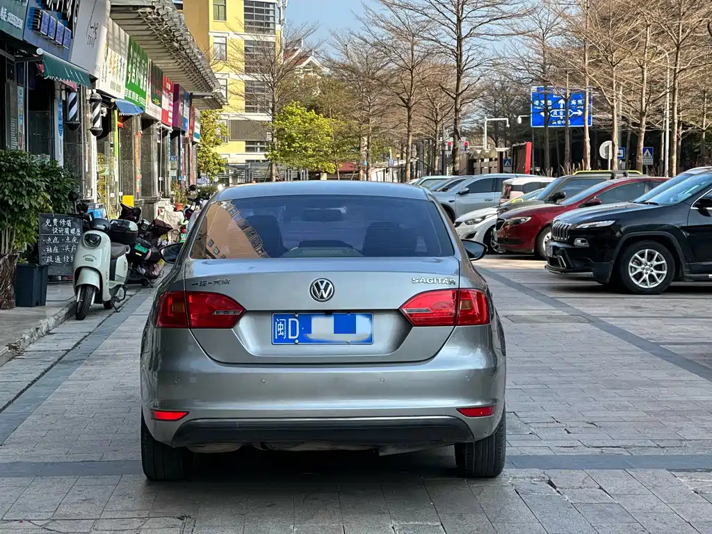 Volkswagen Sagitar 2014