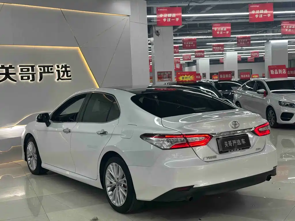 Toyota Camry 2020 — фото 7