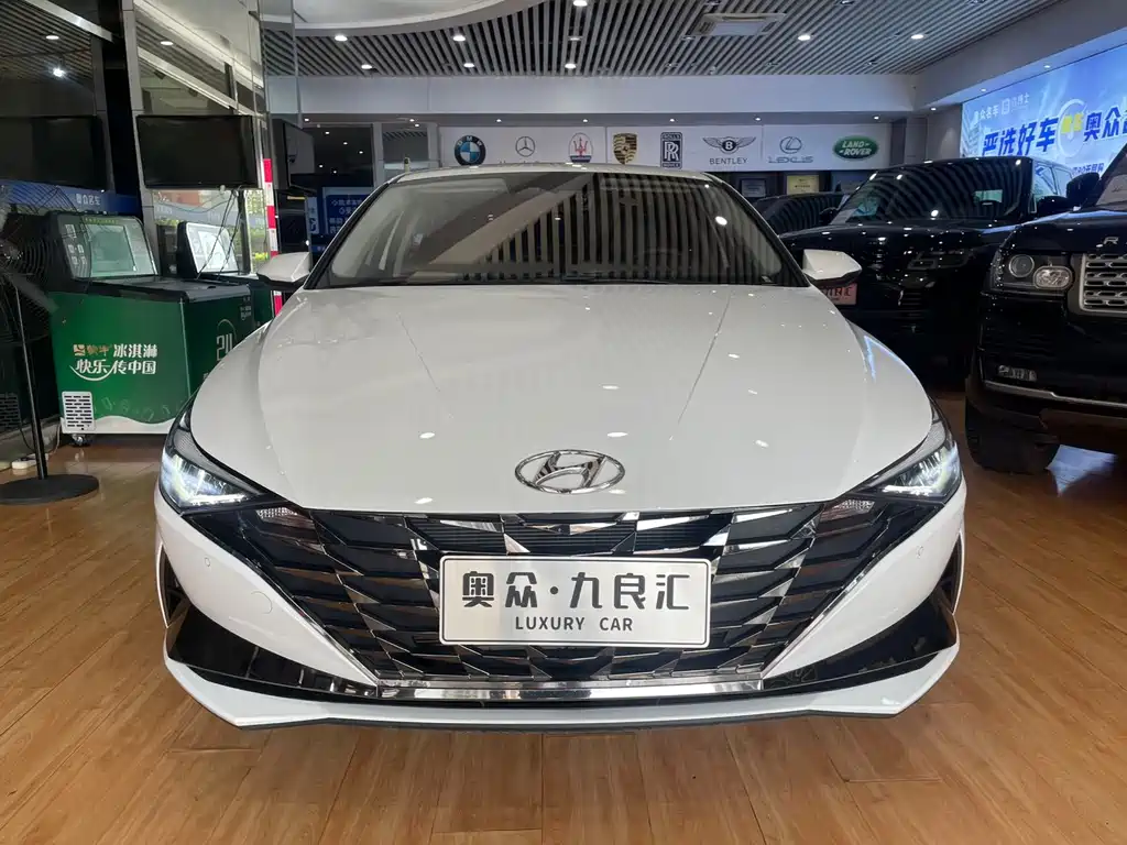 Hyundai Elantra 2023