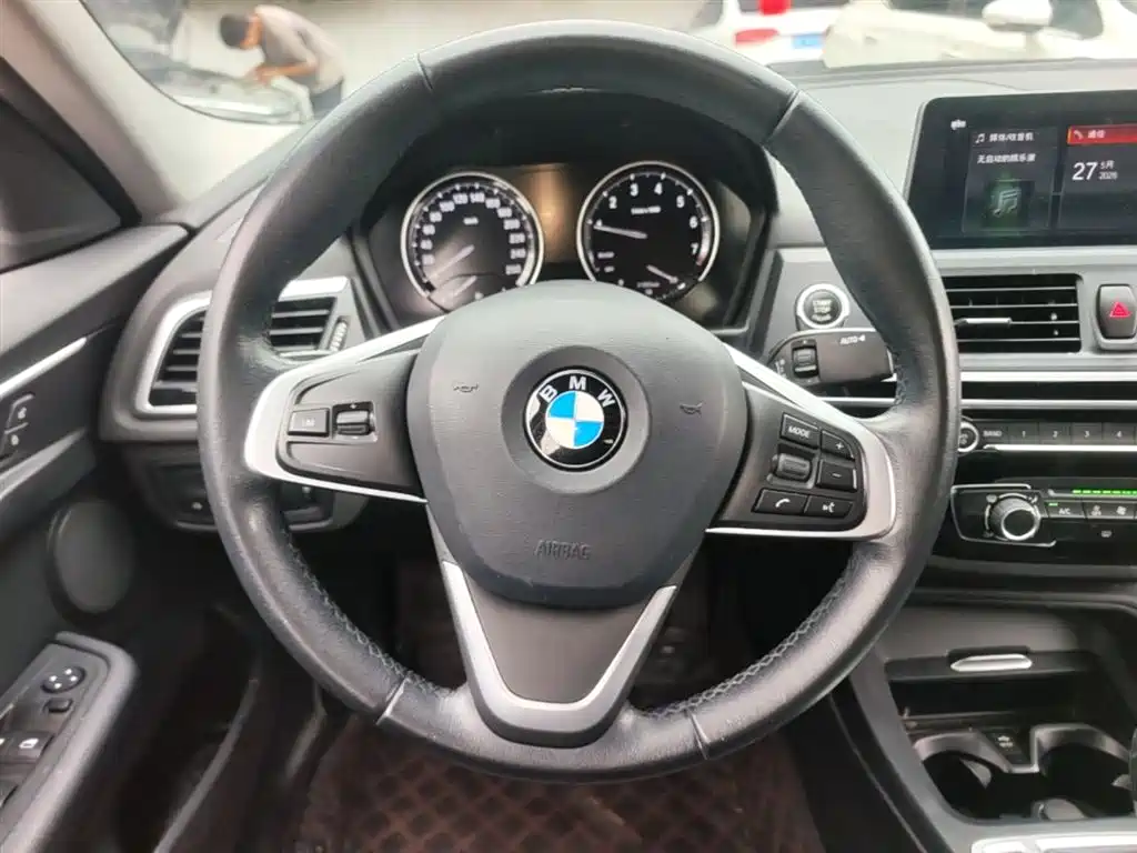 BMW 1 Series 2020 — фото 11