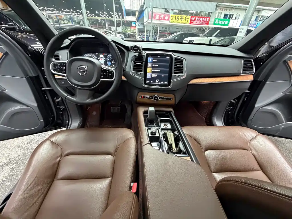 Volvo XC90 2022 — фото 17