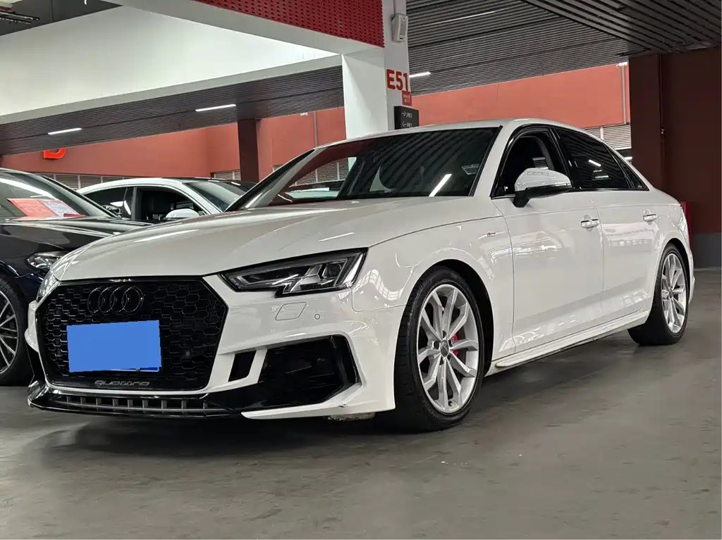 Audi A4L 2018 — фото 1