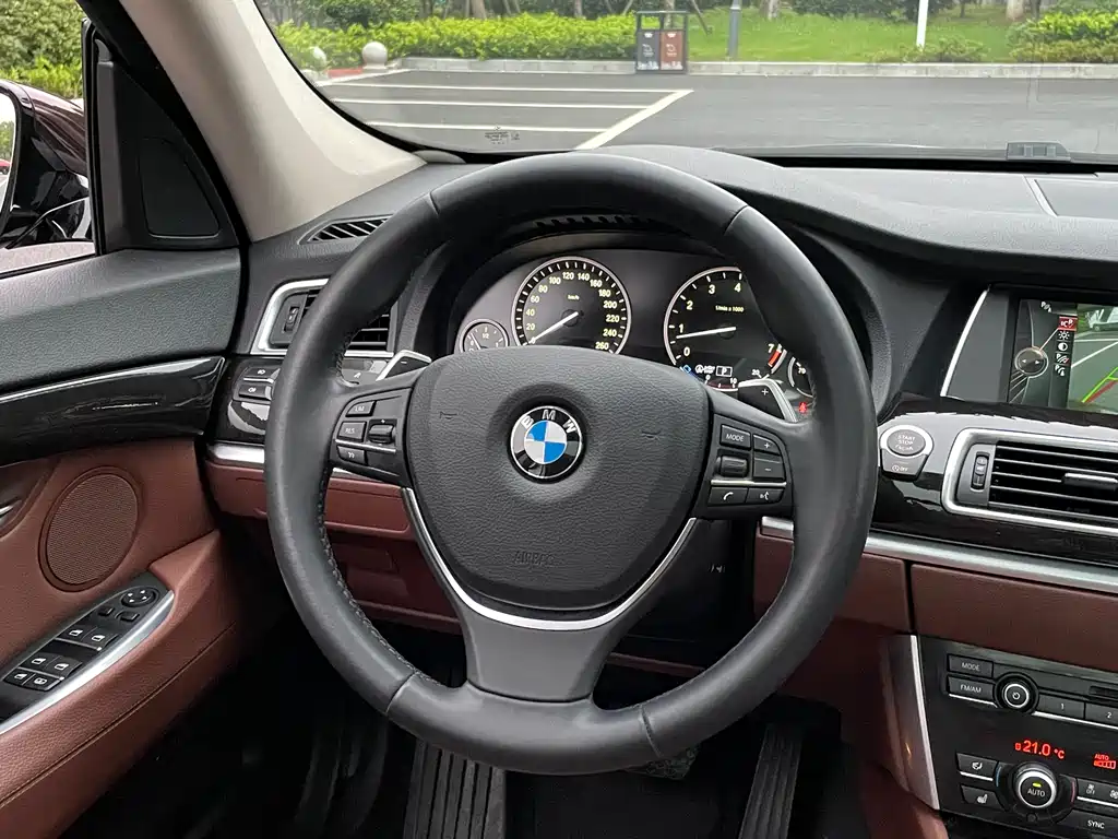 BMW 5 Series GT 2014 — фото 7