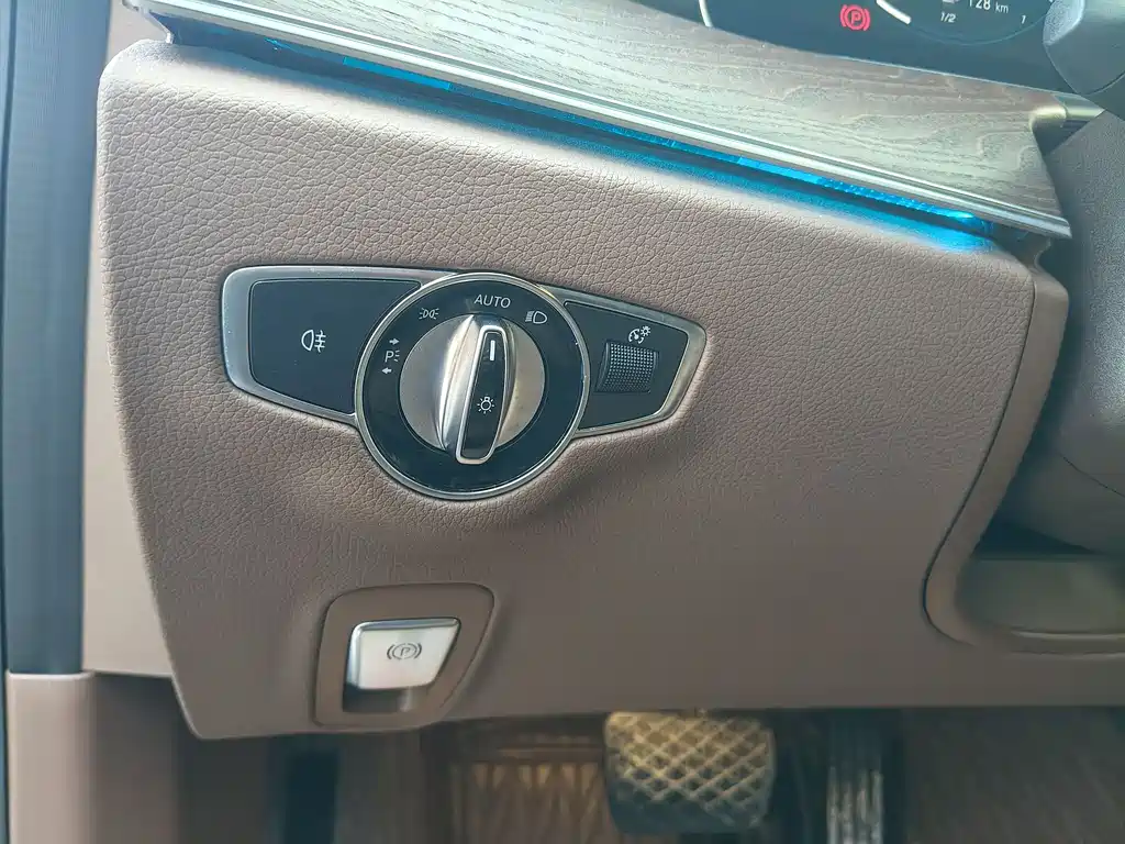 Mercedes-Benz E-Class 2023 — фото 10
