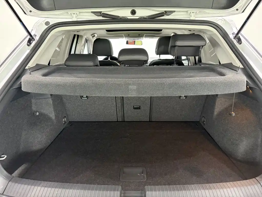 Volkswagen T-Roc 2023 — фото 15