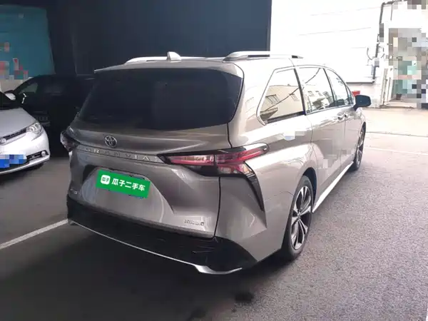 Toyota Granvia 2023