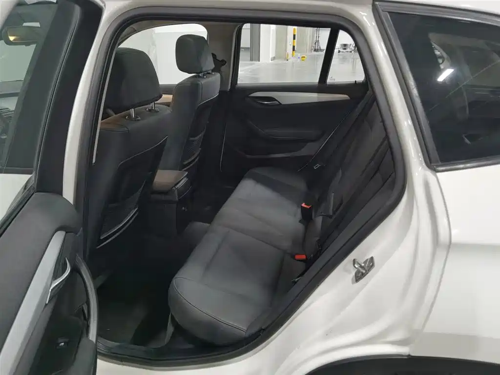 BMW X1 2012 — фото 15