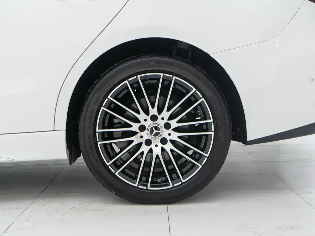 Mercedes-Benz C-Class 2023 — фото 22