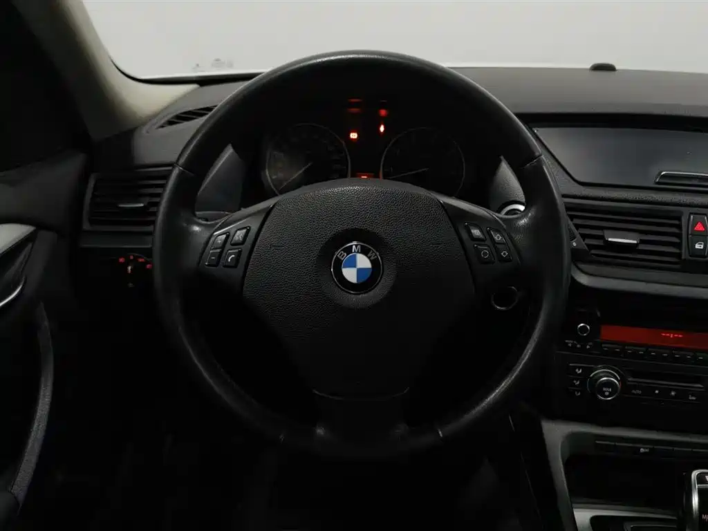BMW X1 2012 — фото 11