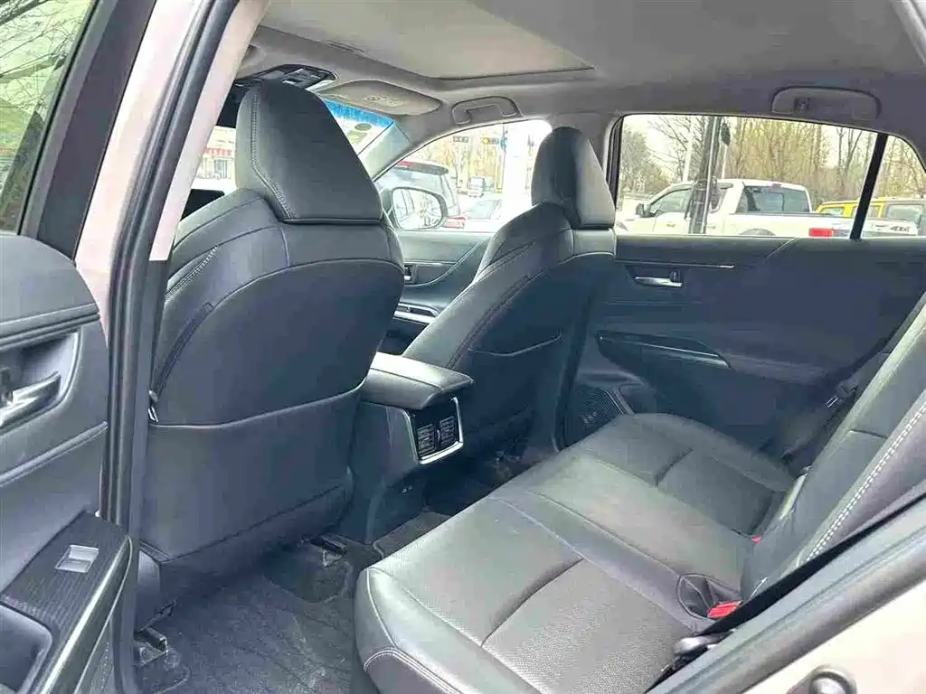 Toyota Venza 2023 — фото 6