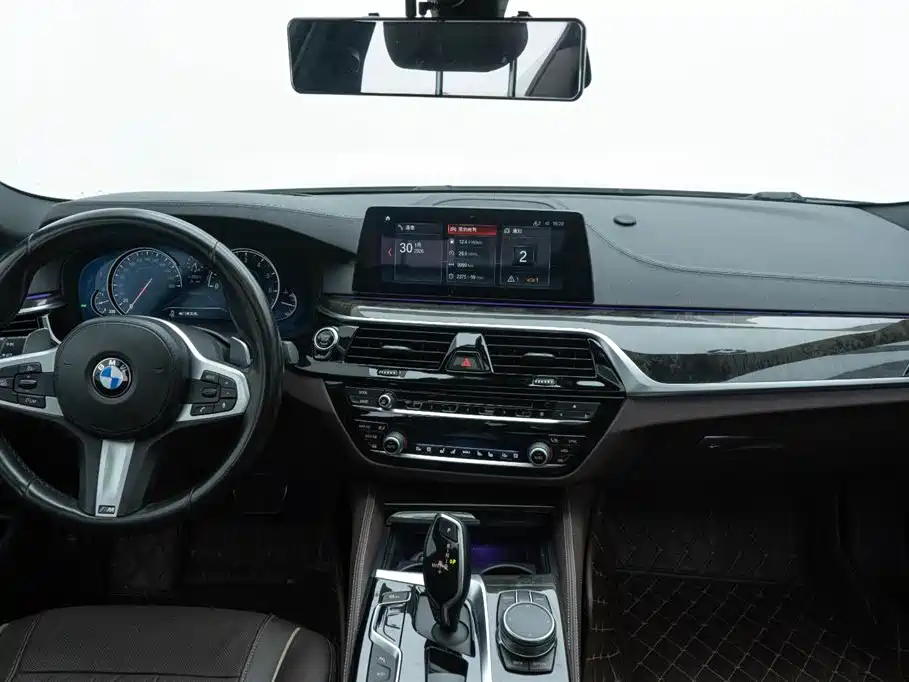 BMW 5 Series 2017 — фото 22