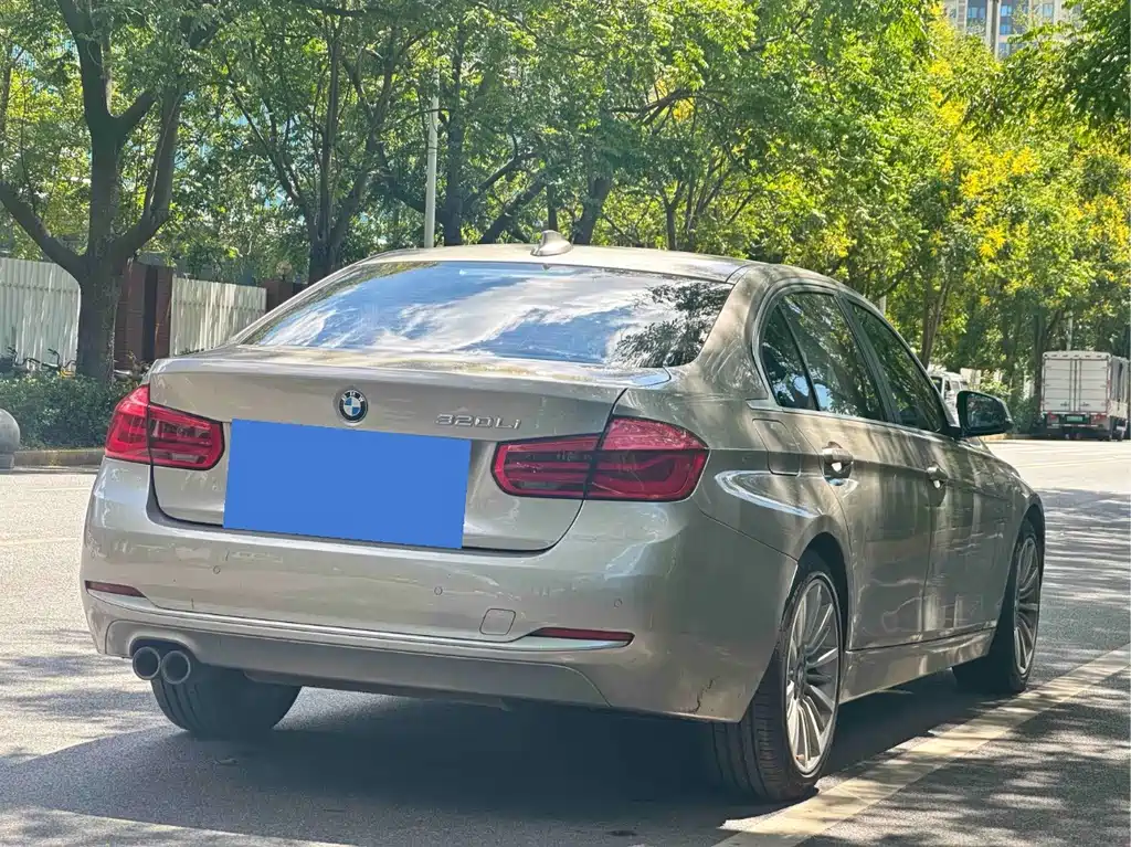 BMW 3 Series 2018 — фото 9