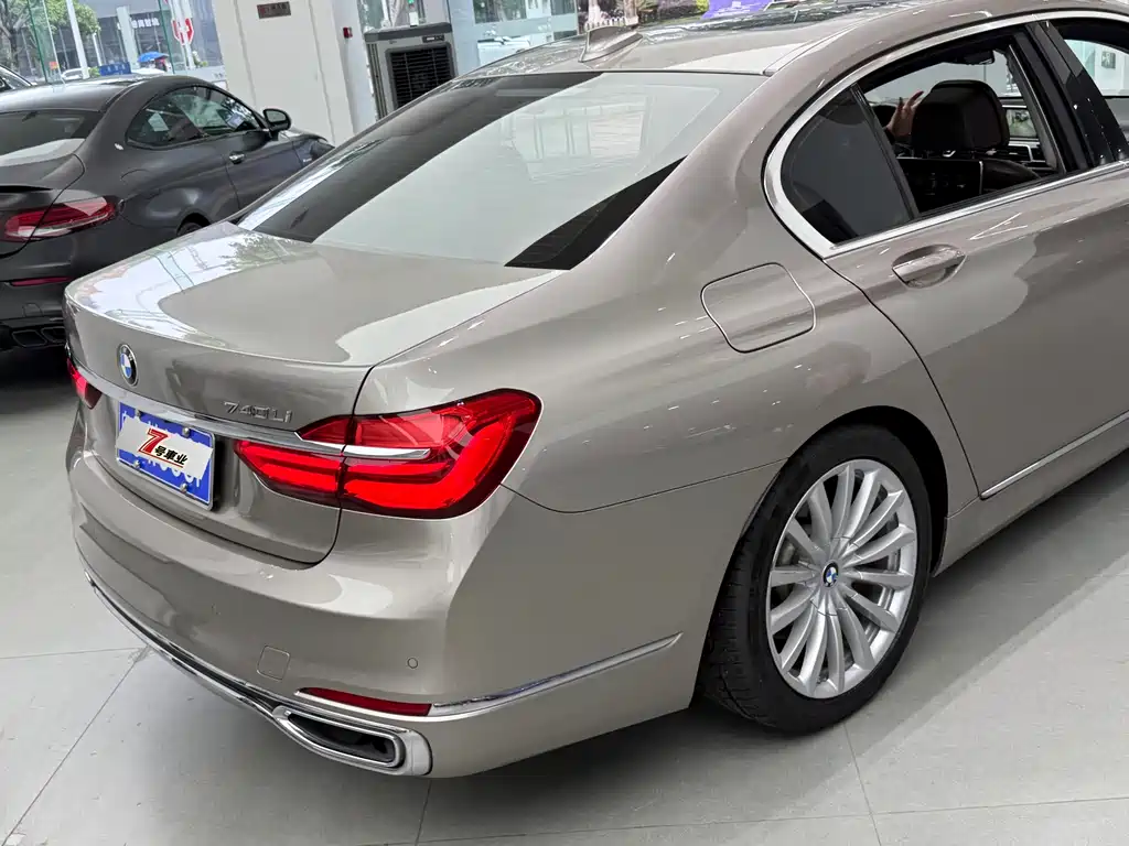 BMW 7 Series 2017 — фото 13