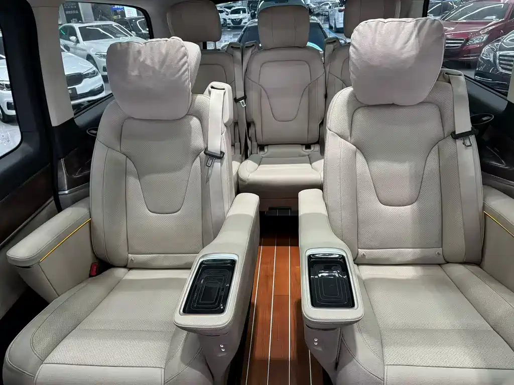 Mercedes-Benz V-Class 2022 — фото 5