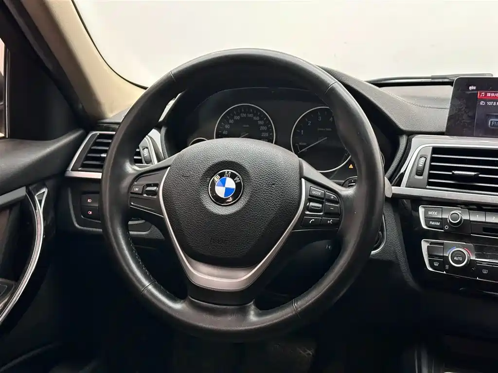 BMW 3 Series 2019 — фото 12