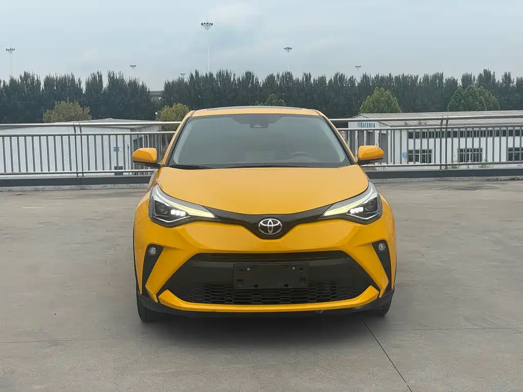 Toyota C-HR 2022 — фото 2