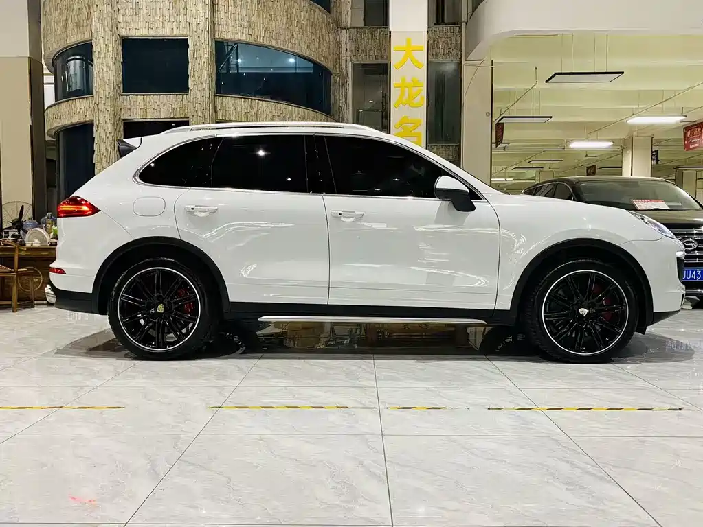 Porsche Cayenne 2016 — фото 22