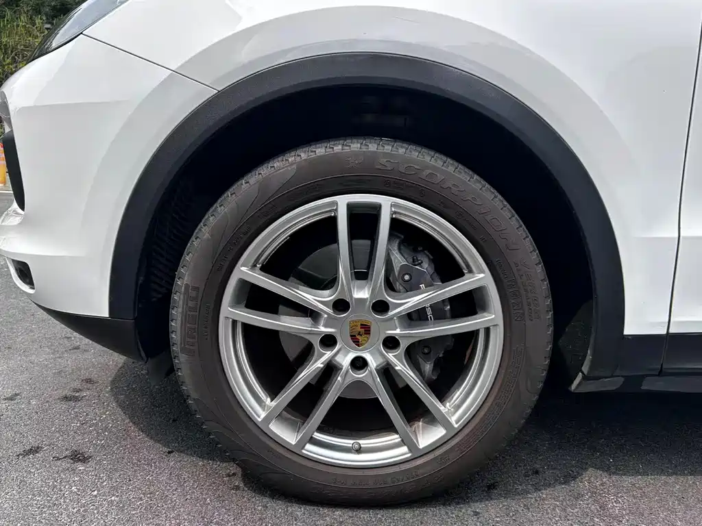 Porsche Cayenne 2018 — фото 10