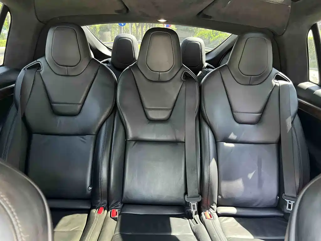 Tesla Model X 2017 — фото 18
