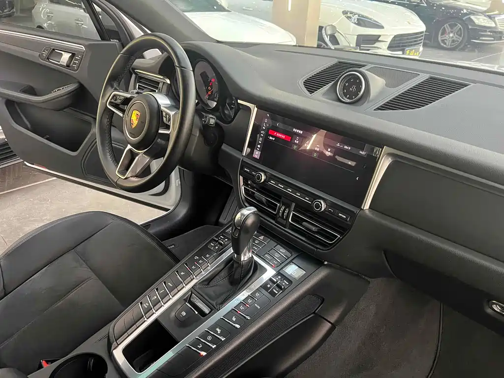 Porsche Macan 2019 — фото 16