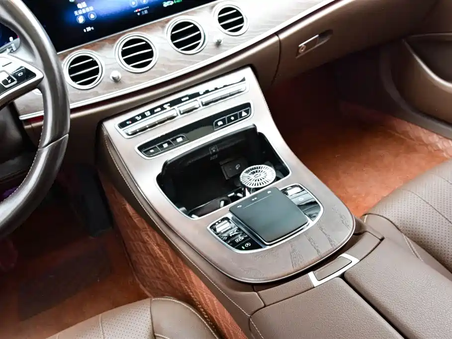 Mercedes-Benz E-Class 2023 — фото 17
