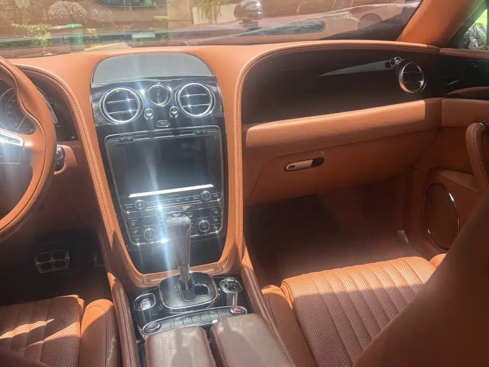 Bentley Flying Spur 2019 — фото 8
