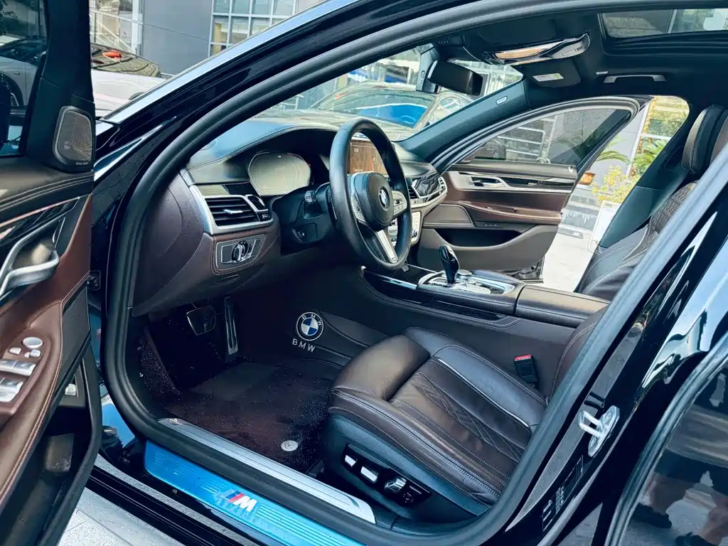 BMW 7 Series 2021 — фото 10