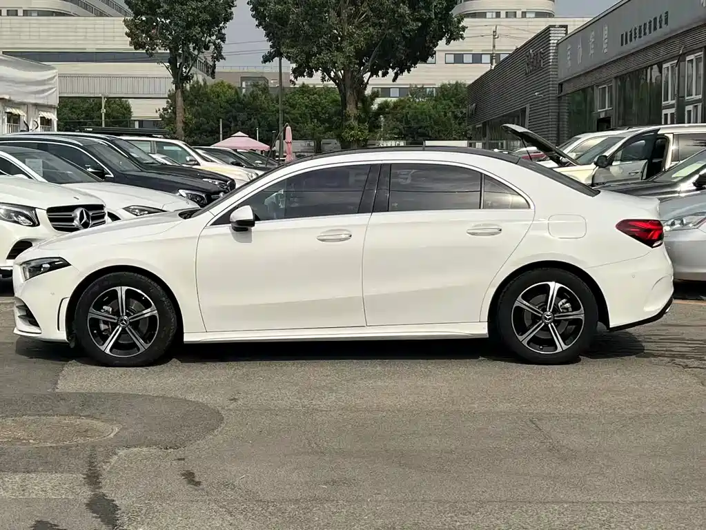 Mercedes-Benz A-Class 2023 — фото 7