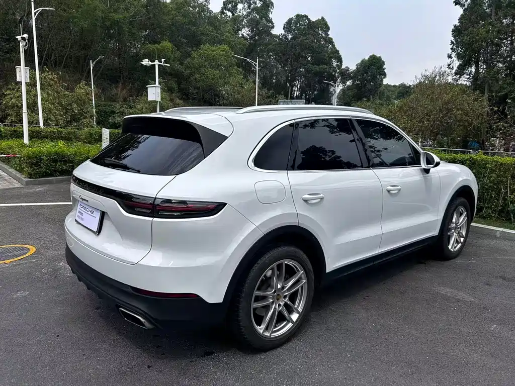 Porsche Cayenne 2018 — фото 11