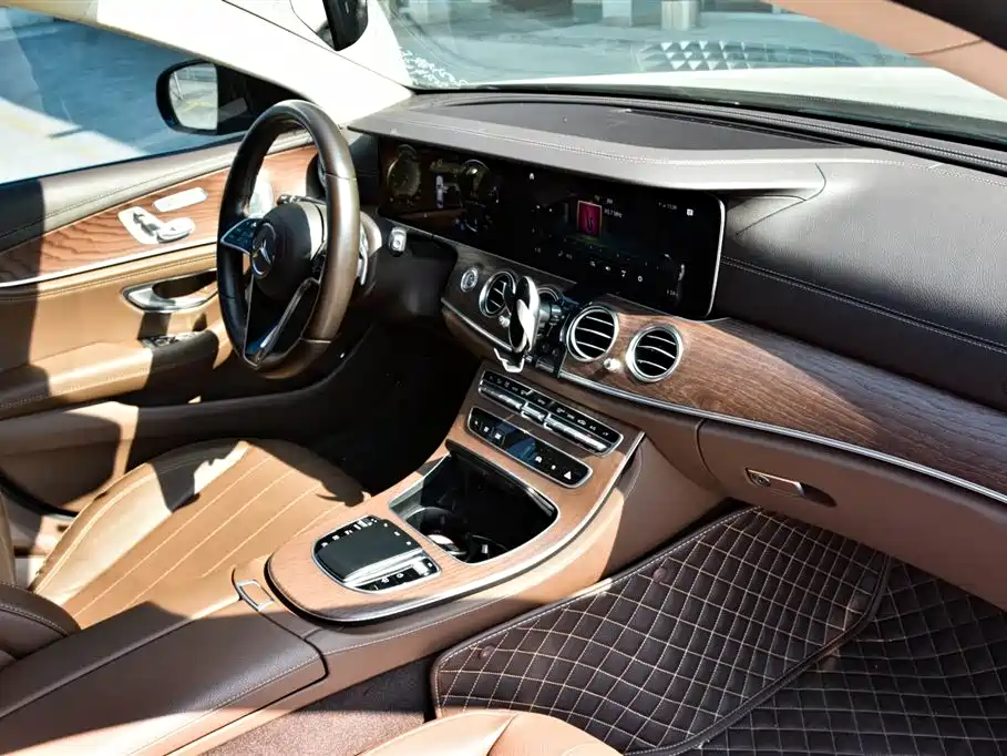 Mercedes-Benz E-Class 2023 — фото 11