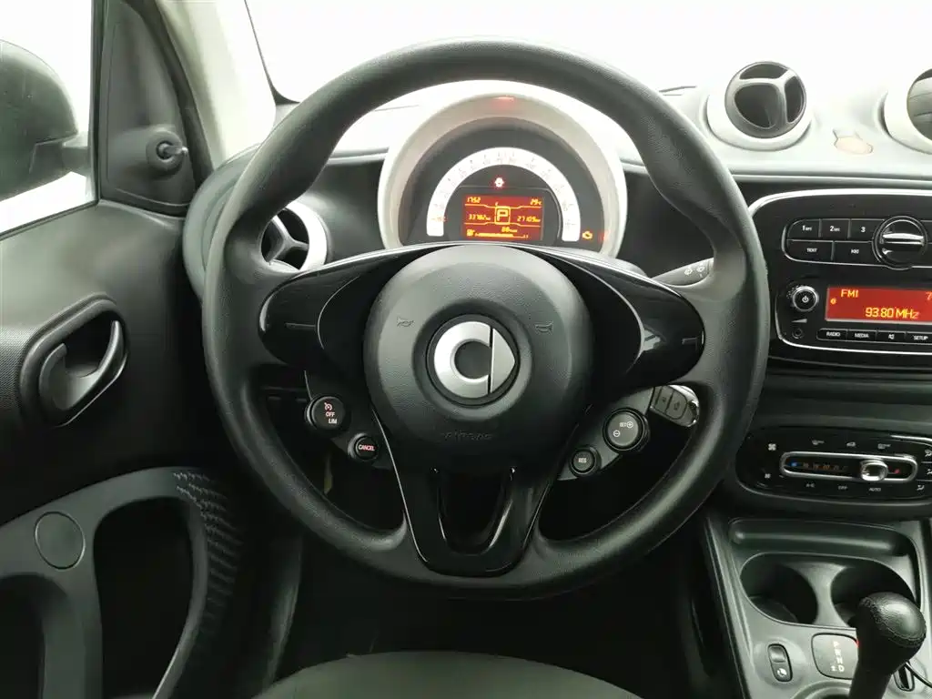 smart Fortwo 2017 — фото 11
