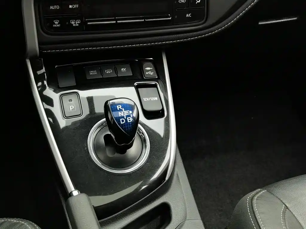 Toyota Corolla Hybrid 2019 — фото 13