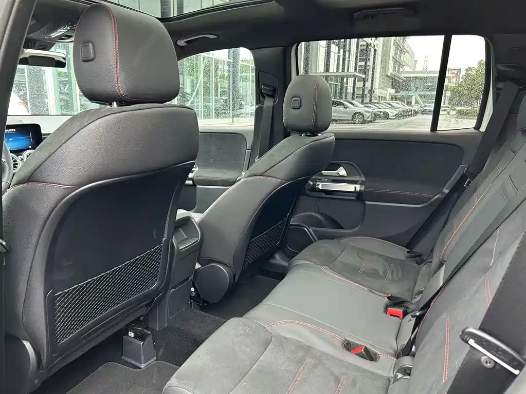 Mercedes-Benz GLB AMG 2026 — фото 12