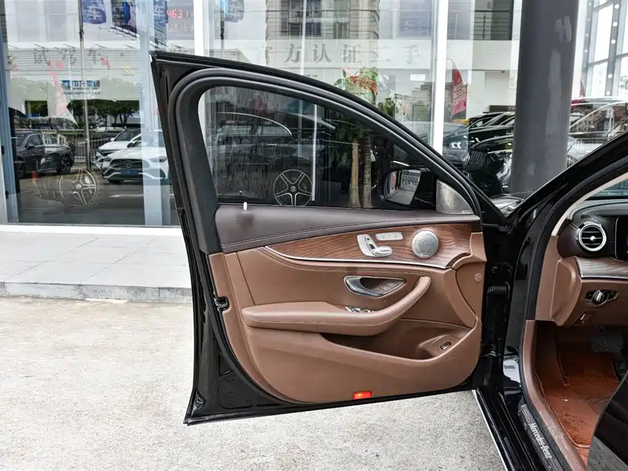 Mercedes-Benz E-Class 2023 — фото 13
