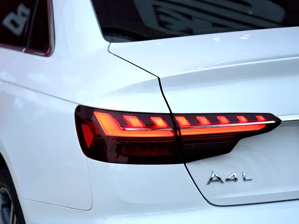Audi A4L 2022 — фото 4