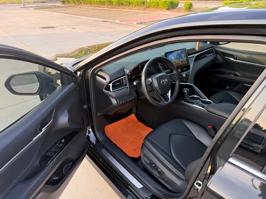 Toyota Camry 2022 — фото 4