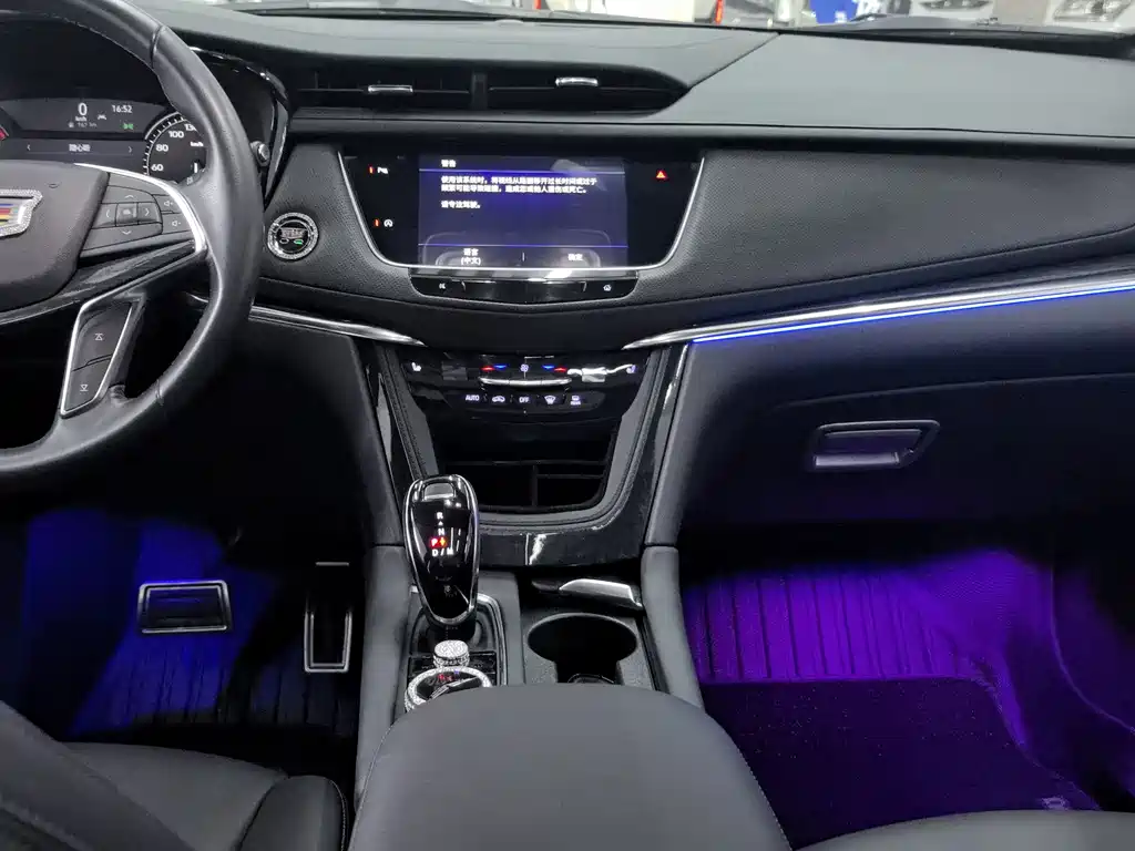Cadillac XT5 2022 — фото 11
