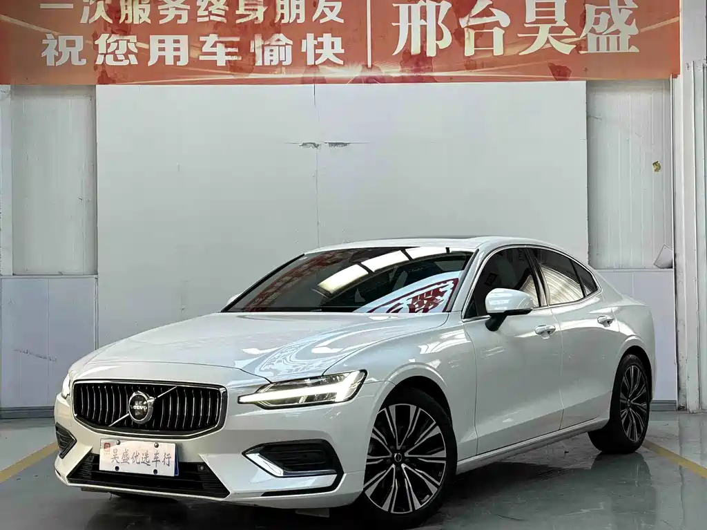 Volvo S60 2023 — фото 1