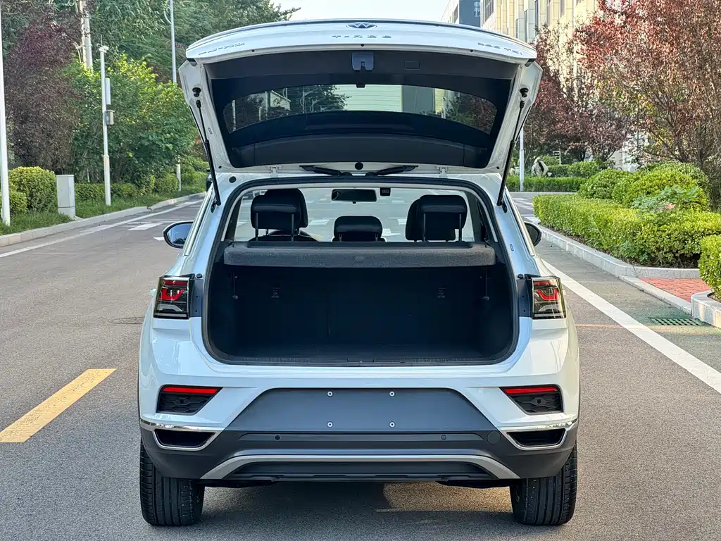 Volkswagen T-Roc 2023 — фото 9