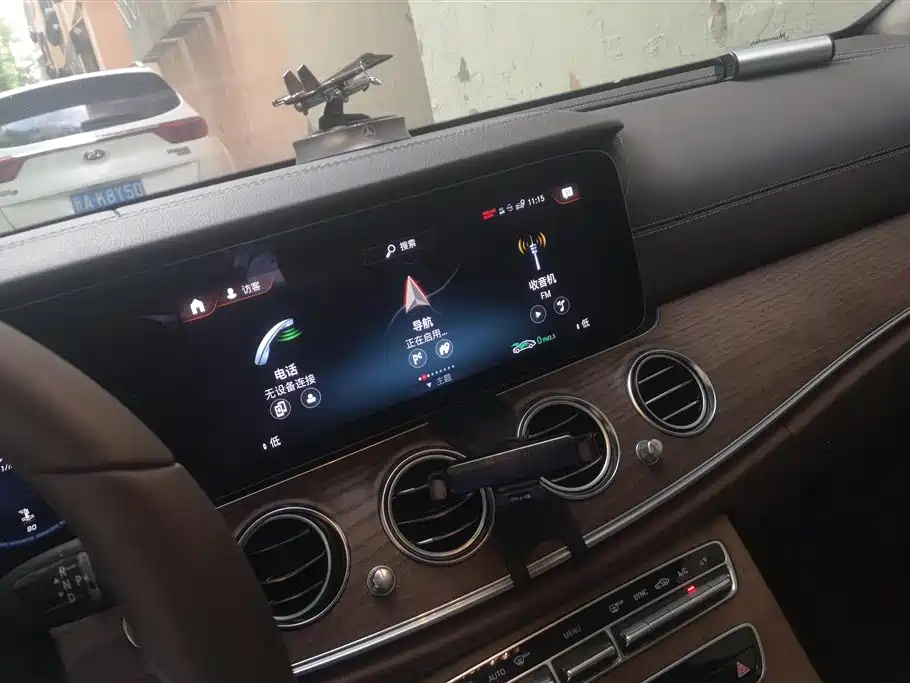 Mercedes-Benz E-Class 2023 — фото 13