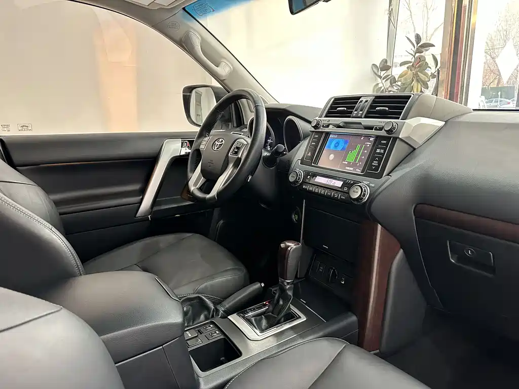 Toyota Prado 2017 — фото 13