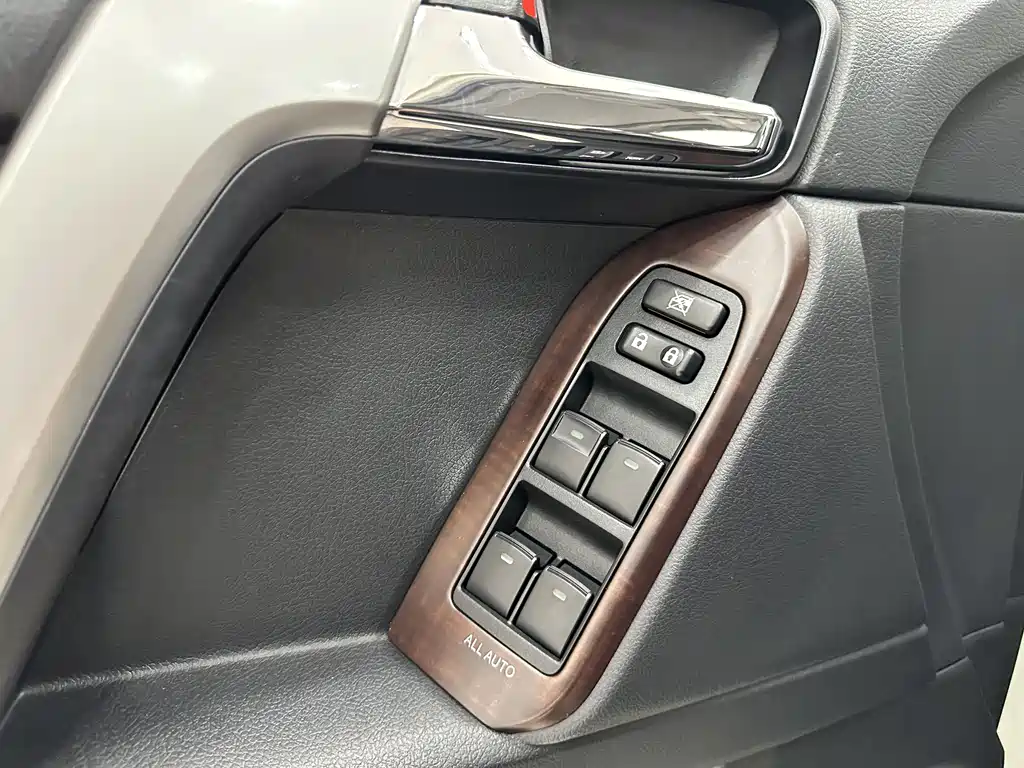 Toyota Prado 2017 — фото 20