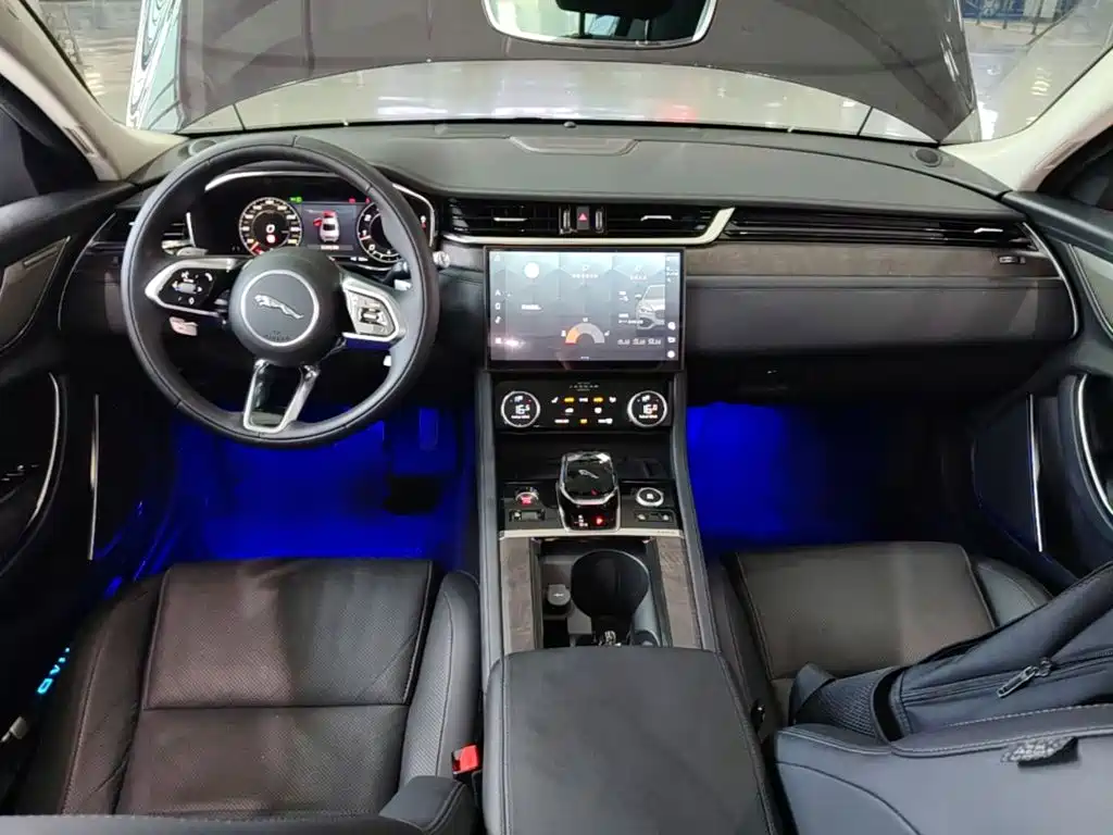 Jaguar XFL 2021 — фото 10