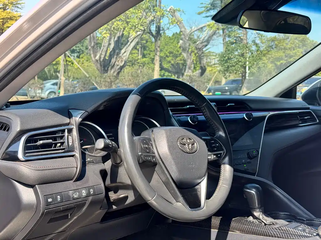Toyota Camry 2020 — фото 6