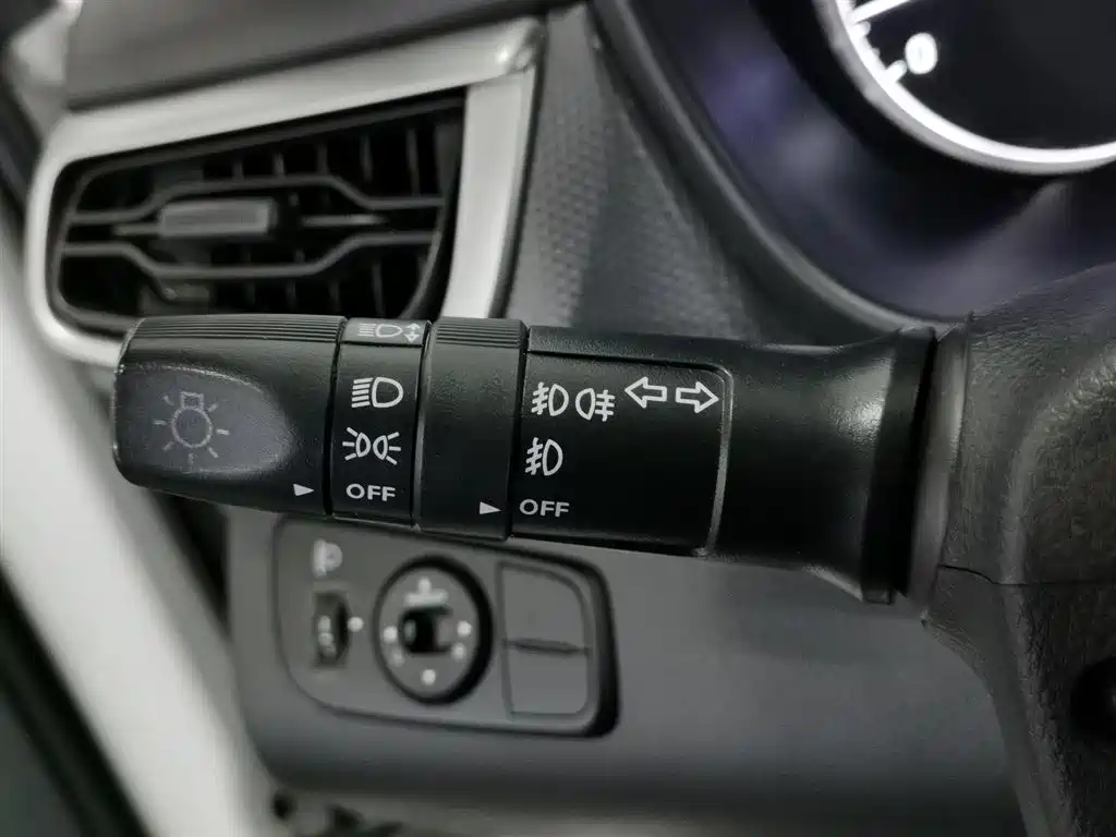 Hyundai Verna 2018 — фото 21