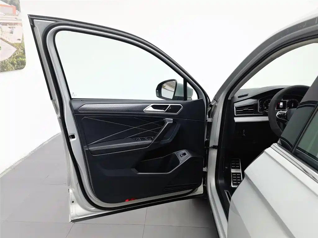 Volkswagen Tiguan L 2022 — фото 8
